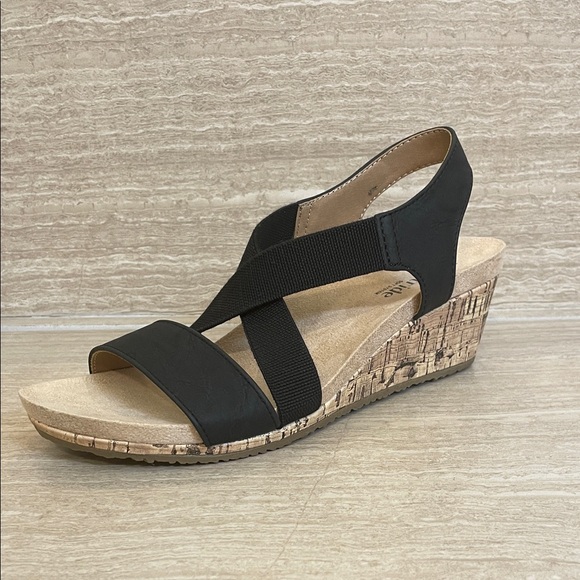 LIFE STRIDE NWOT Women’s Size 6.5W  Black Elastic Cross-Band Wedge Sandals - Picture 2 of 11